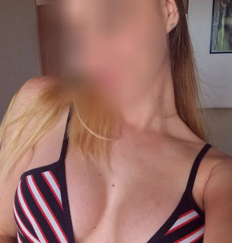 Daniela, 24