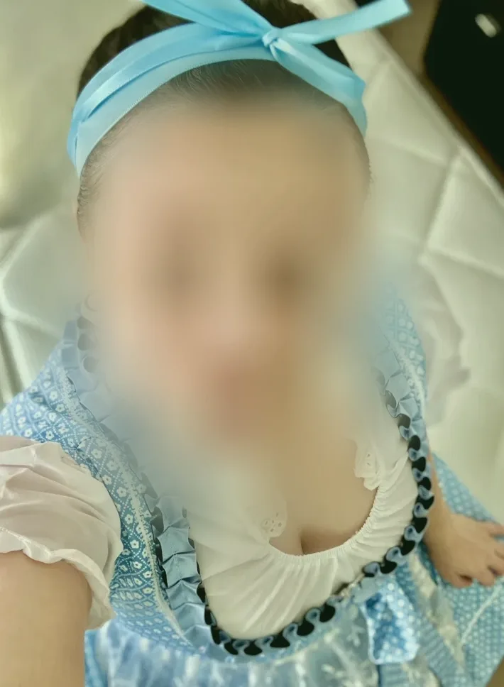 Emilia, 33