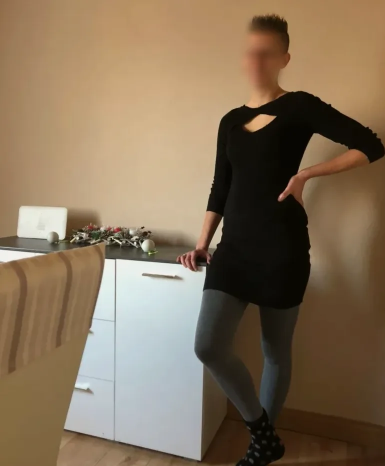 Lena, 32