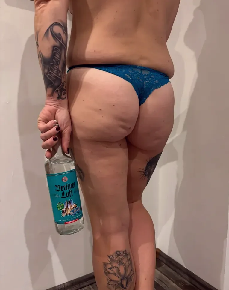 Paula, 28