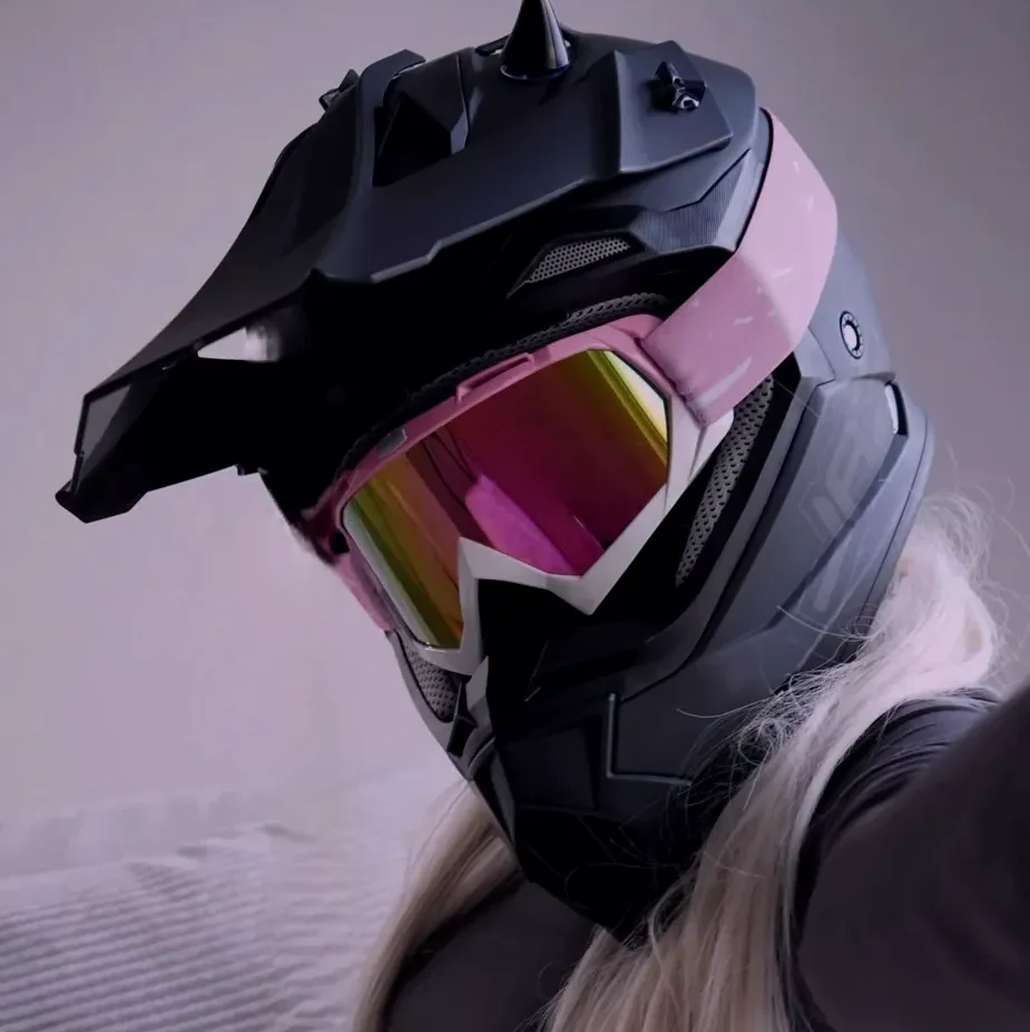 Pia, 22