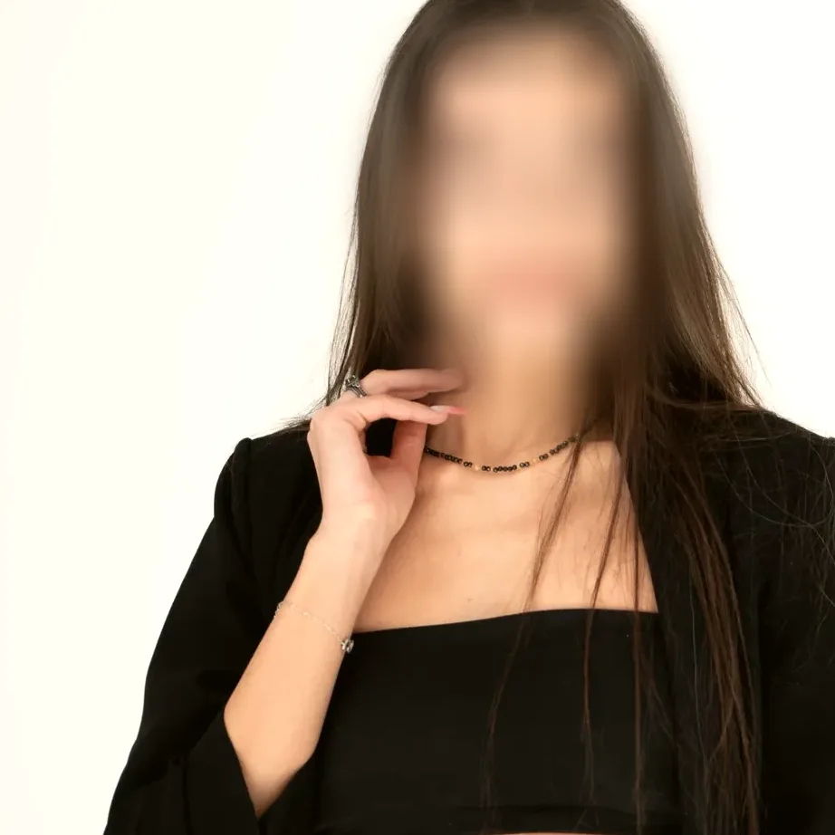 Yvonne, 28